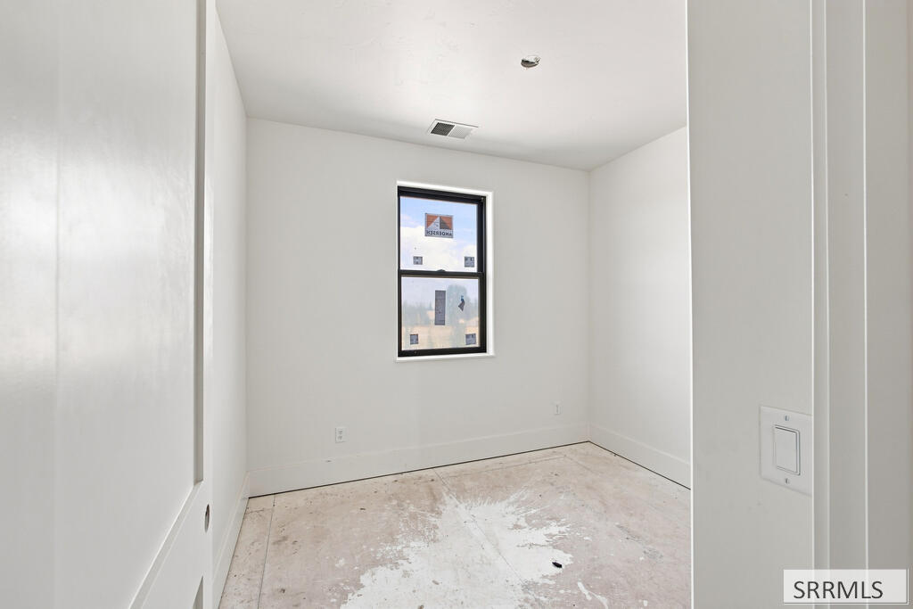 287 S Agate # F1 Property Photo 8