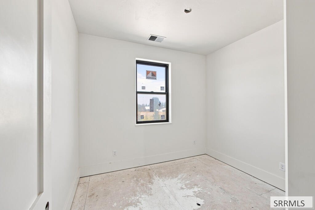 287 S Agate # F1 Property Photo 9