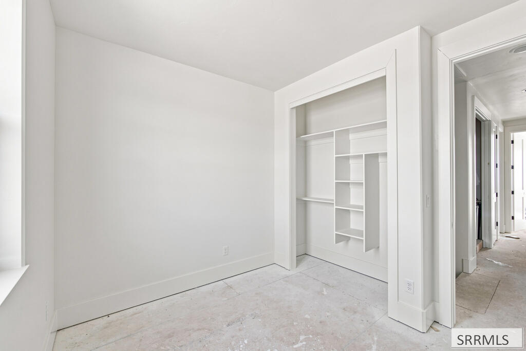 287 S Agate # F1 Property Photo 10