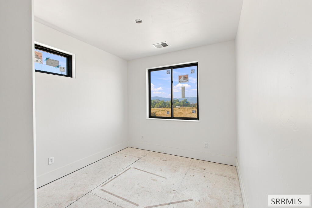 287 S Agate # F1 Property Photo 11