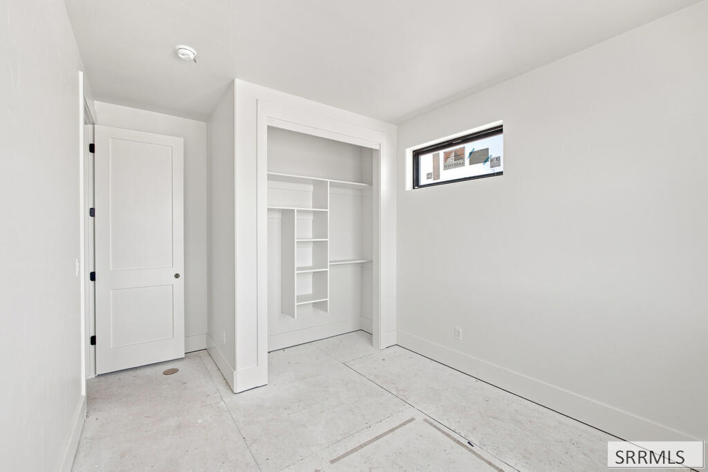 287 S Agate # F1 Property Photo 12