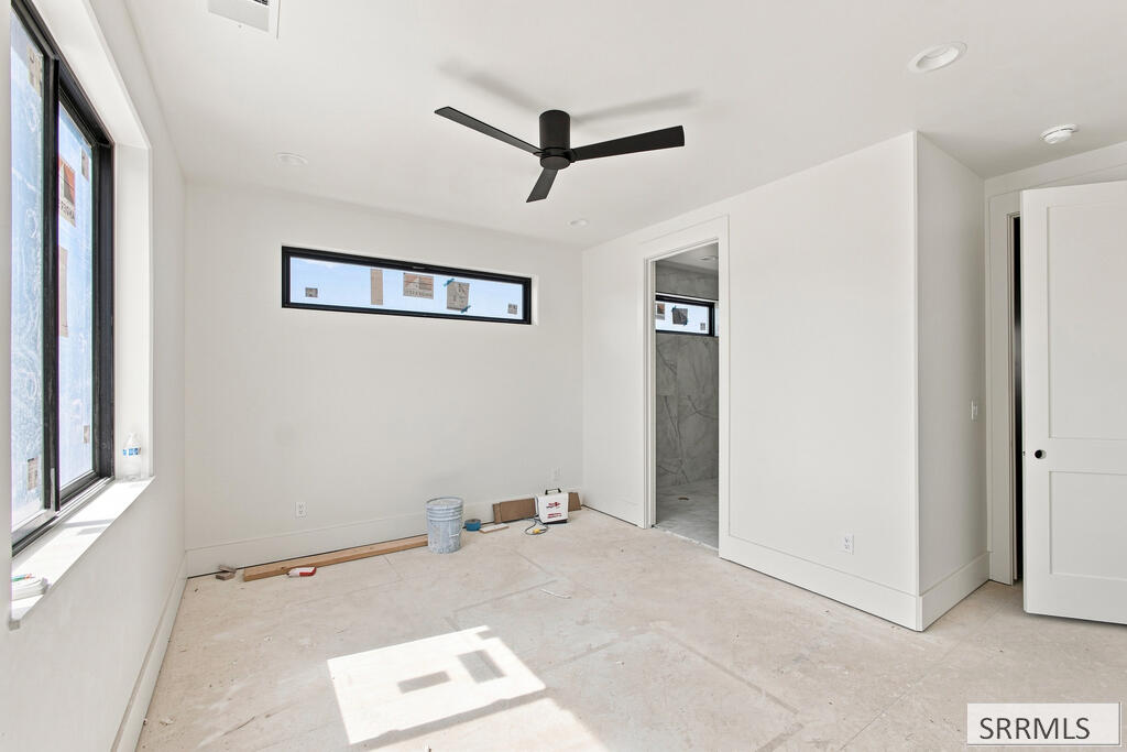 287 S Agate # F1 Property Photo 14