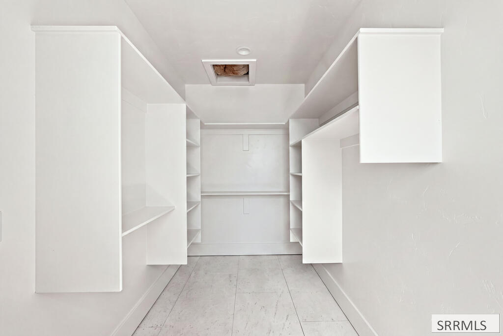 287 S Agate # F1 Property Photo 19