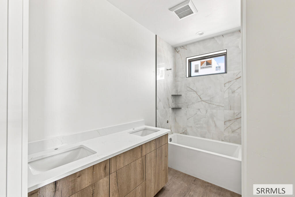 287 S Agate # F1 Property Photo 21