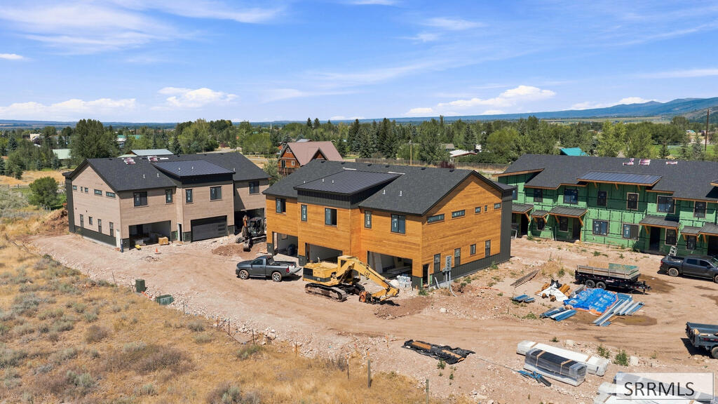 287 S Agate # F1 Property Photo 24