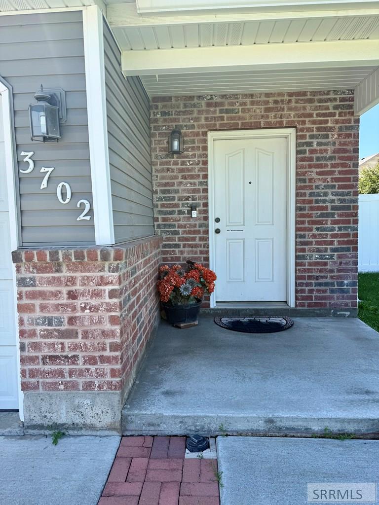 3702 E Pearce Drive Property Photo 2
