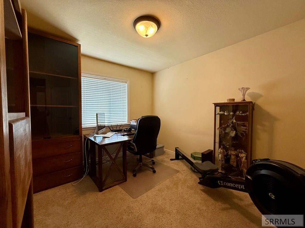 3702 E Pearce Drive Property Photo 6