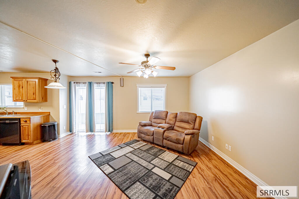 3702 E Pearce Drive Property Photo 6