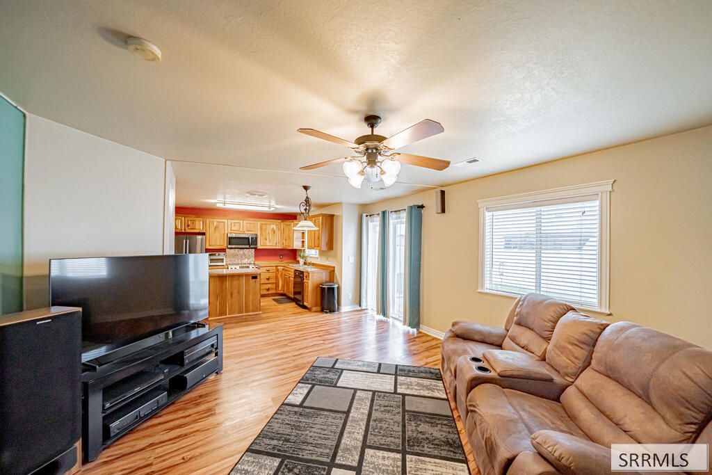 3702 E Pearce Drive Property Photo 7