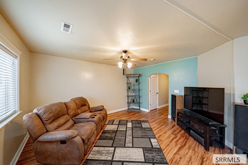 3702 E Pearce Drive Property Photo 8