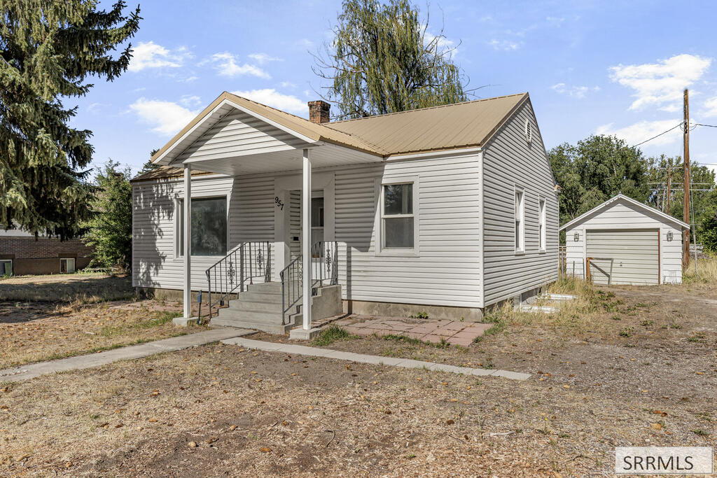 957 S Shilling Avenue Property Photo 1