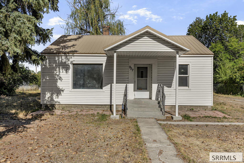 957 S Shilling Avenue Property Photo 2
