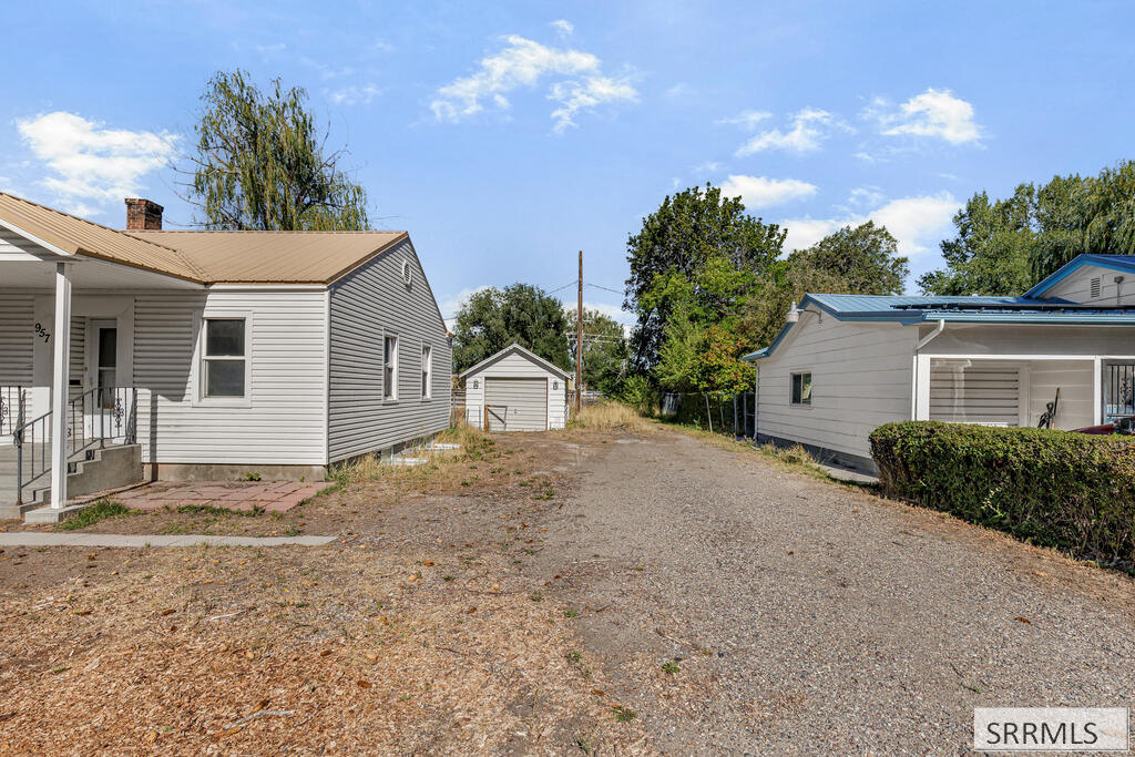957 S Shilling Avenue Property Photo 4