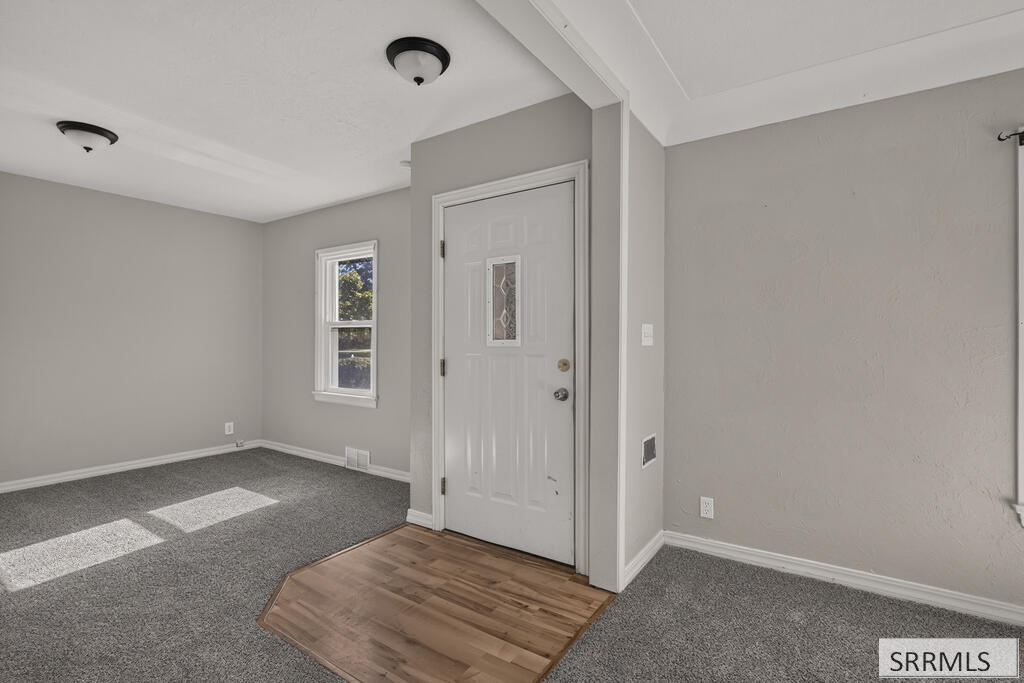 957 S Shilling Avenue Property Photo 6