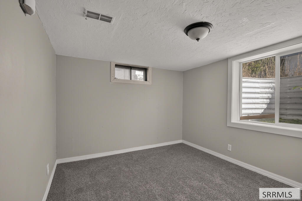 957 S Shilling Avenue Property Photo 24