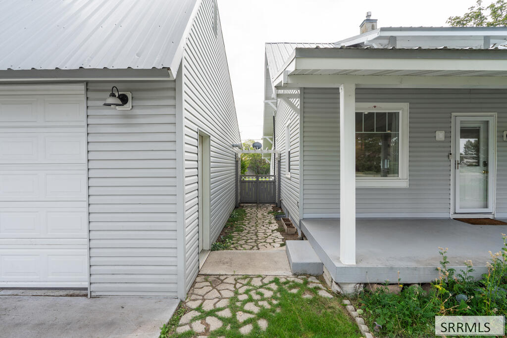 532 W 4 N Property Photo 4