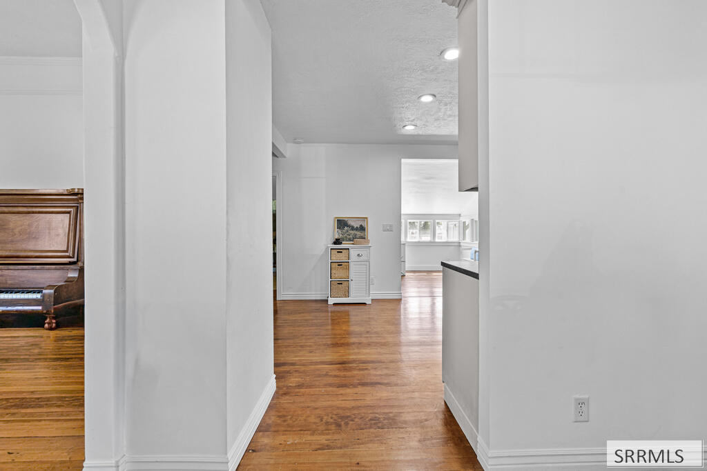 532 W 4 N Property Photo 12