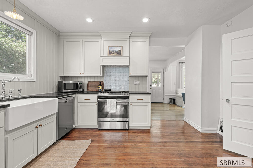 532 W 4 N Property Photo 13