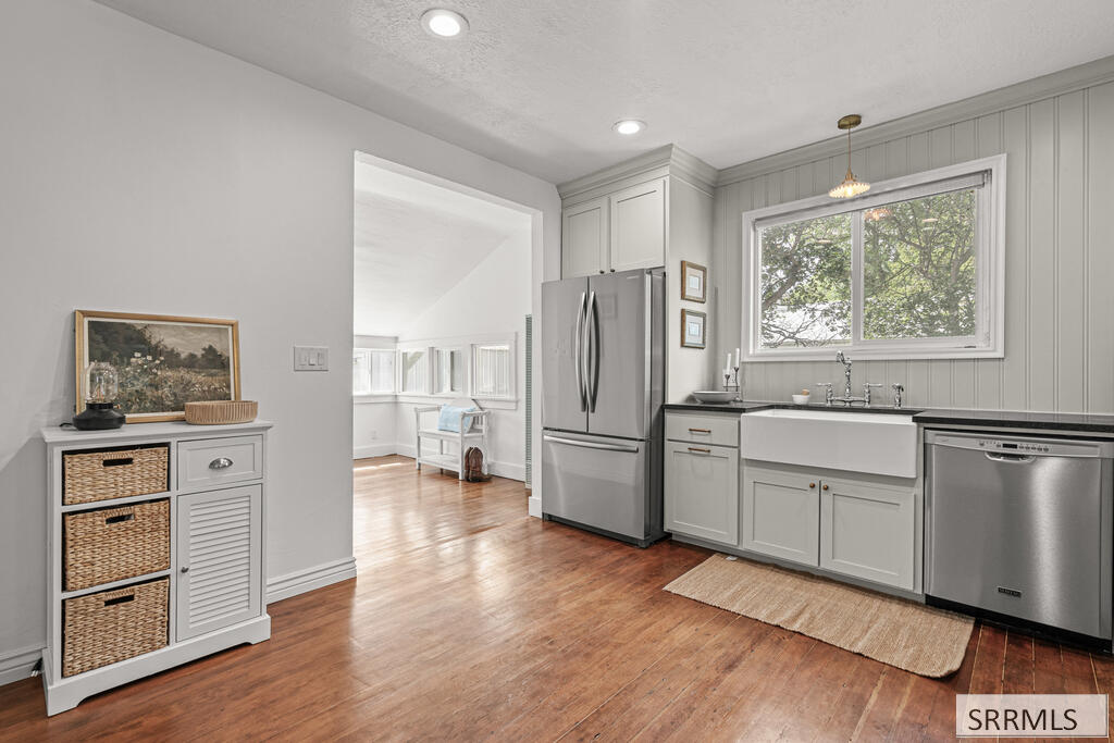 532 W 4 N Property Photo 15