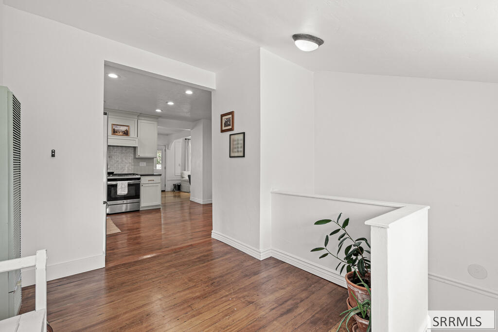 532 W 4 N Property Photo 17