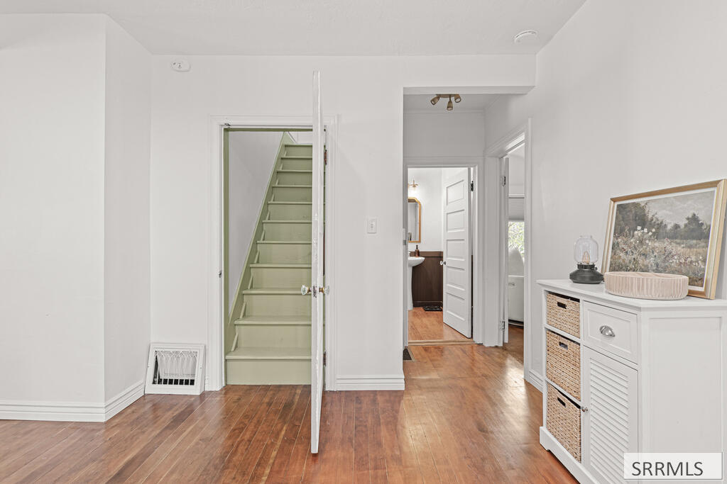 532 W 4 N Property Photo 18