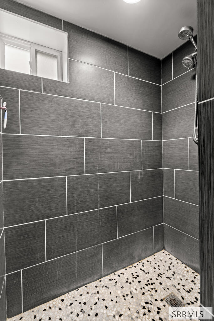 532 W 4 N Property Photo 36