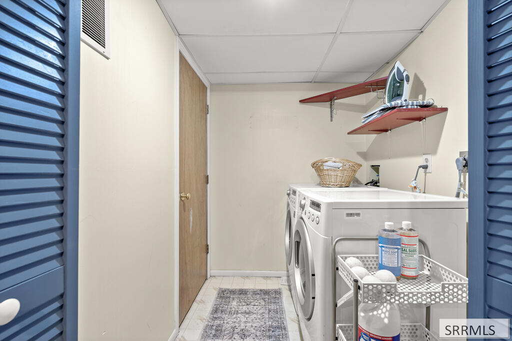 532 W 4 N Property Photo 38