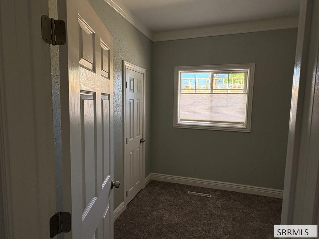 357 1st W Property Photo 5
