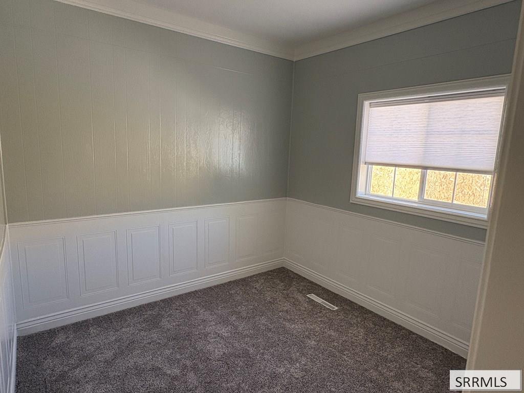 357 1st W Property Photo 6