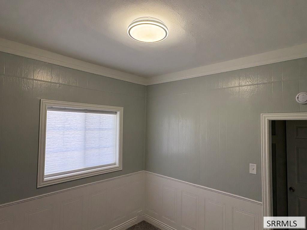 357 1st W Property Photo 12