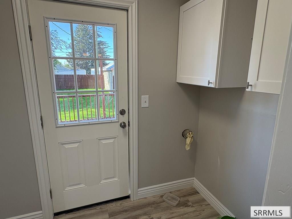 357 1st W Property Photo 14