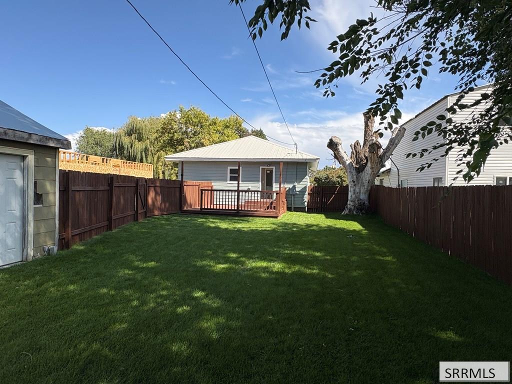 357 1st W Property Photo 15