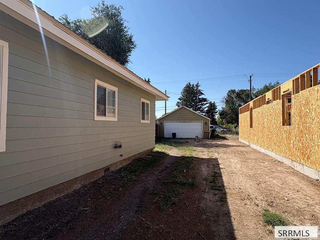 357 1st W Property Photo 17