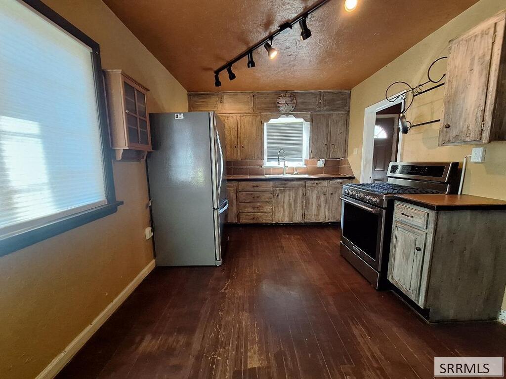823 Randolph Ave Property Photo 11