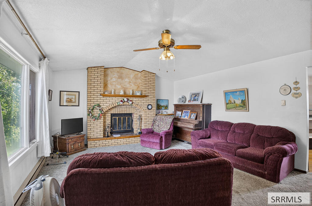 360 Autumn Way Property Photo 6