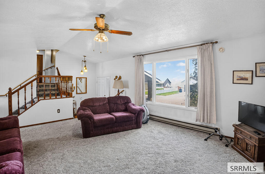360 Autumn Way Property Photo 8