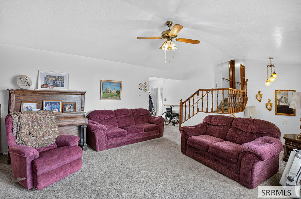 360 Autumn Way Property Photo 9