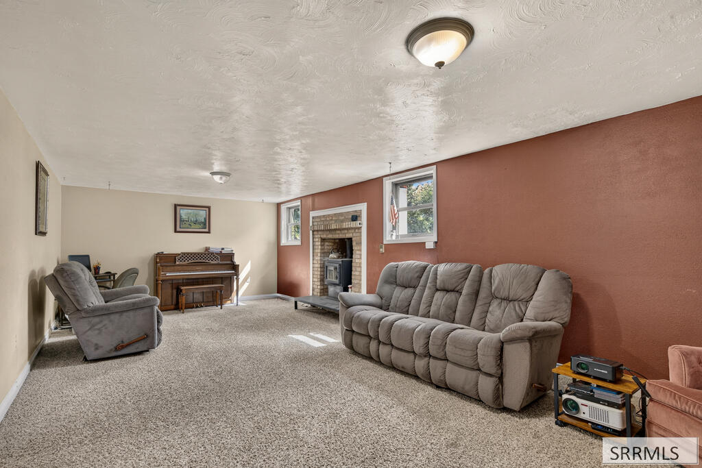 568 E 2200 N Property Photo 16