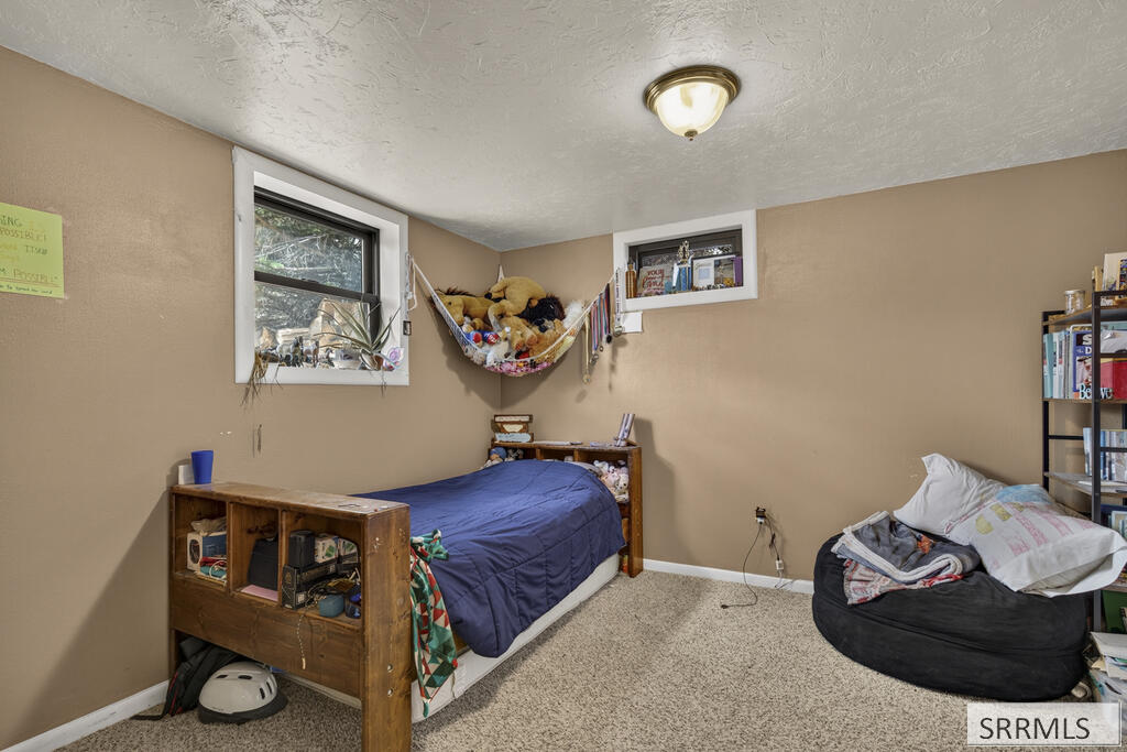 568 E 2200 N Property Photo 22