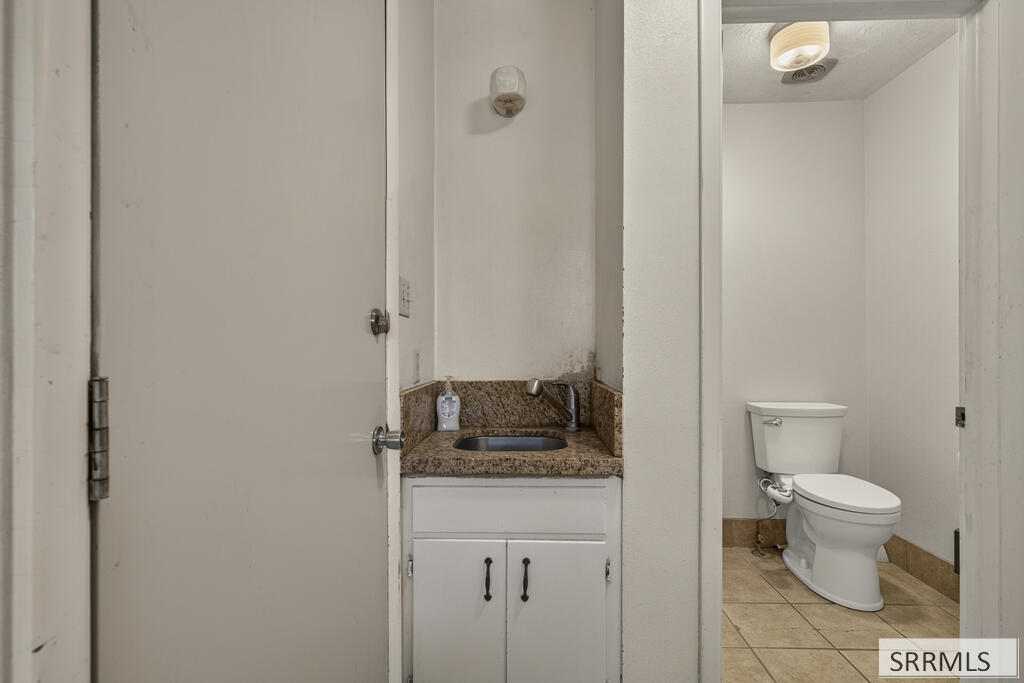 568 E 2200 N Property Photo 26