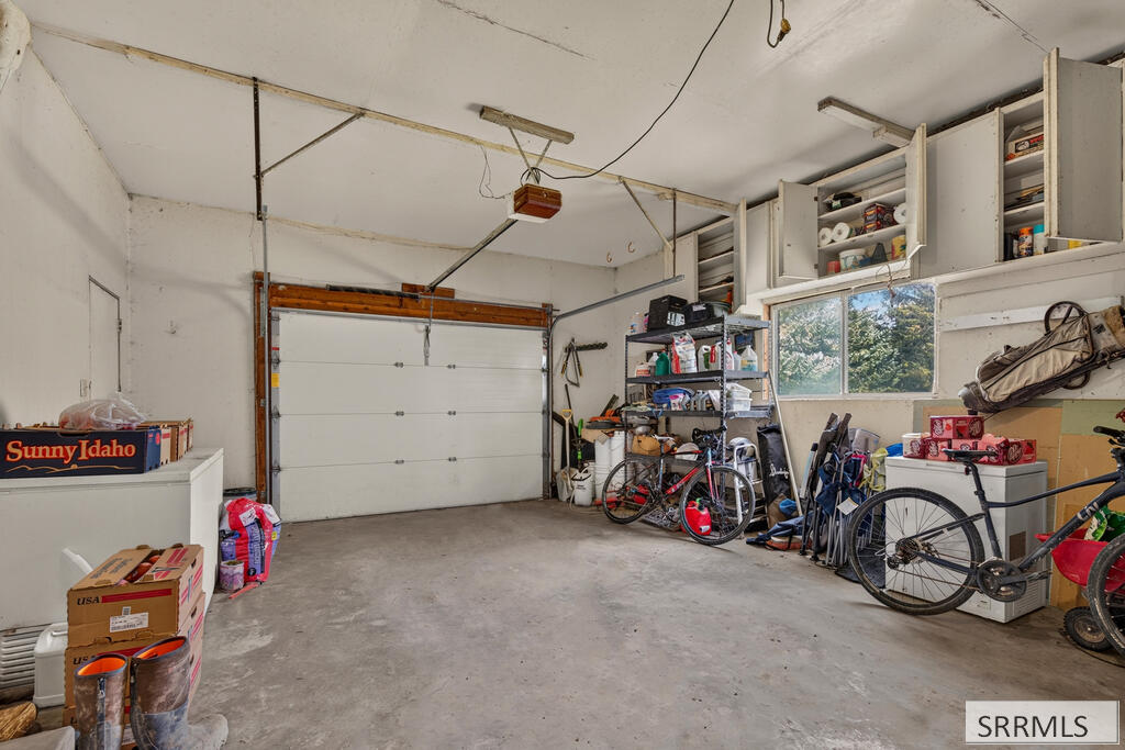 568 E 2200 N Property Photo 29