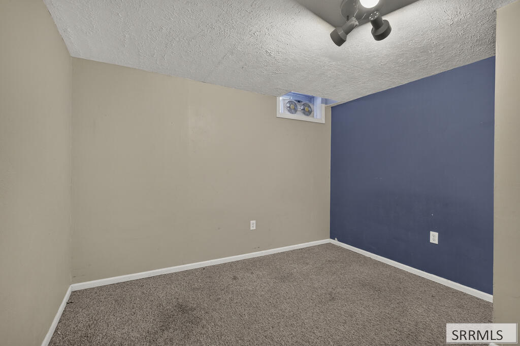 344 Alexander Blvd Property Photo 32
