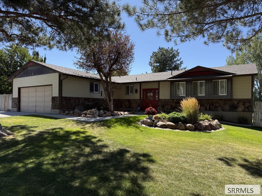 2333 Ada St Property Photo 1