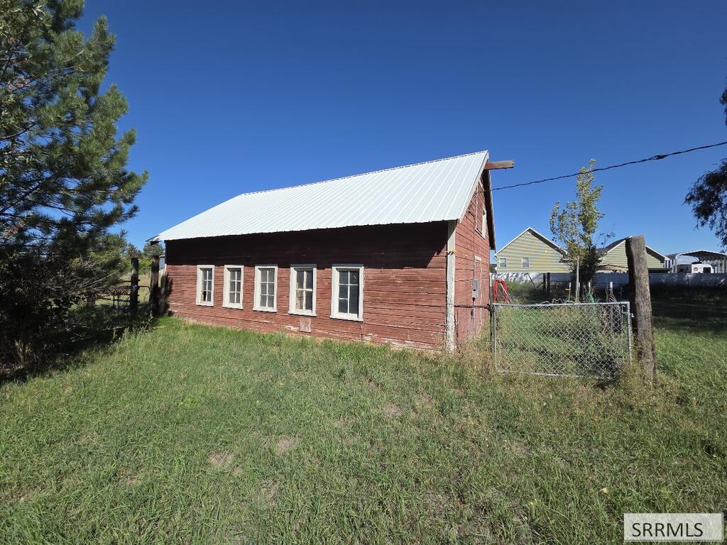 675 N 2880 E Property Photo 38