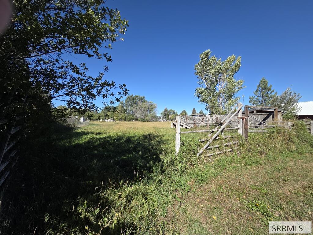 675 N 2880 E Property Photo 40