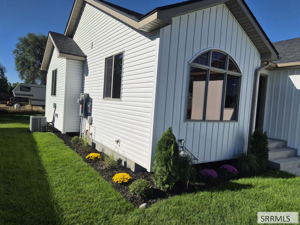 1069 Harris Loop Property Photo 2