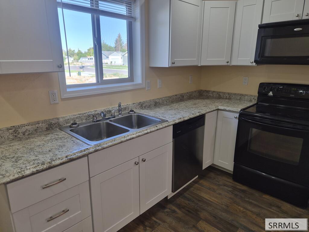 1069 Harris Loop Property Photo 6