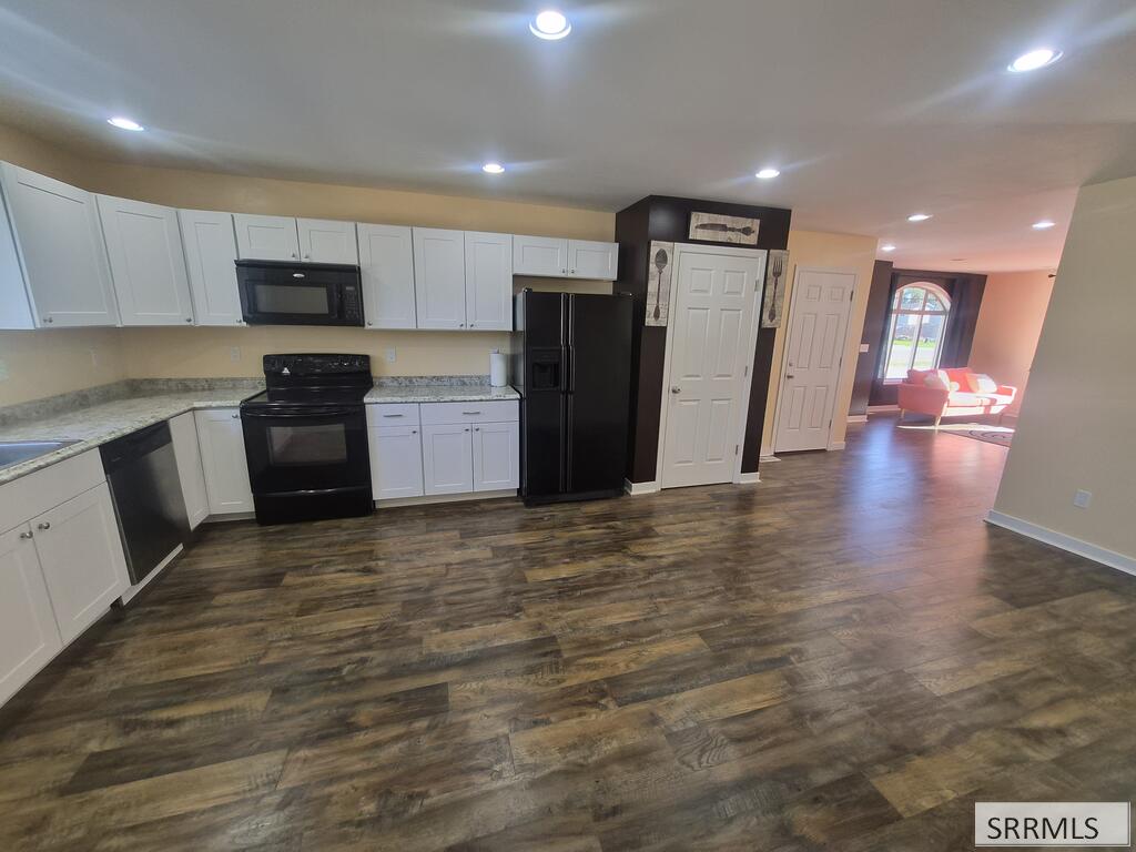 1069 Harris Loop Property Photo 8