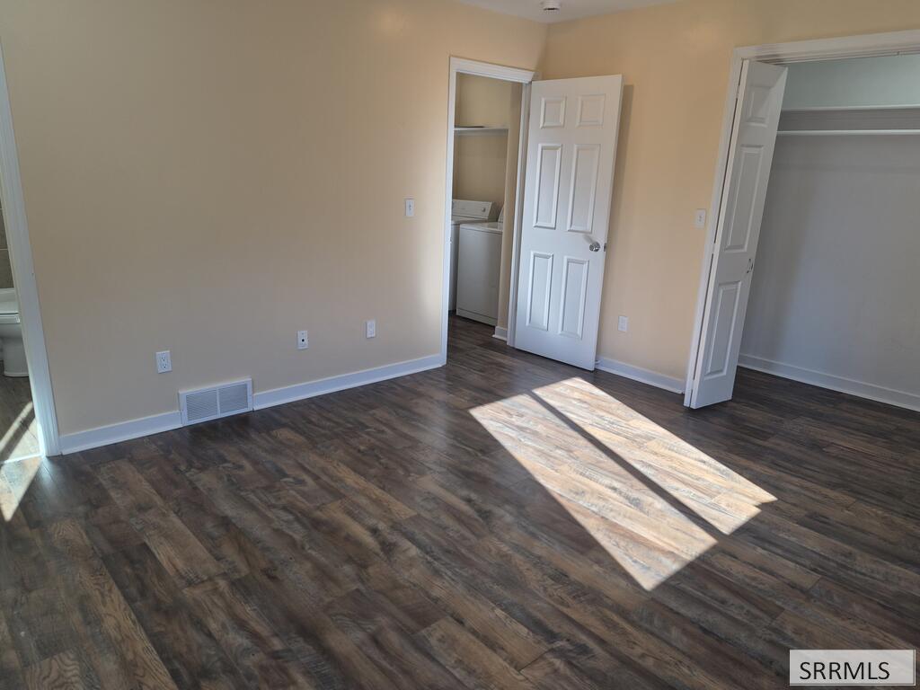 1069 Harris Loop Property Photo 13