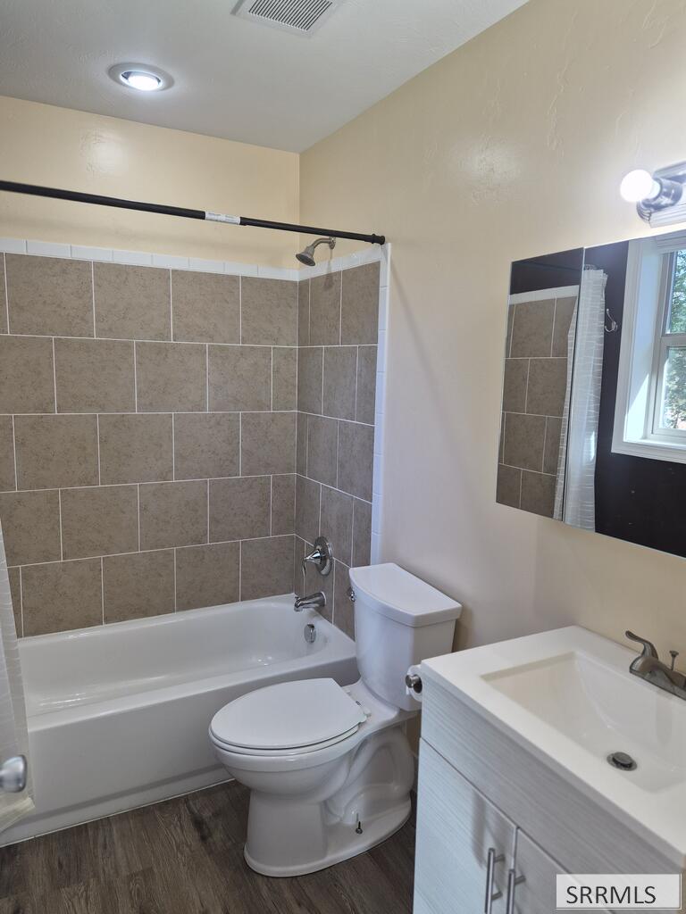 1069 Harris Loop Property Photo 14